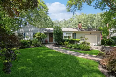 69 Grandview Ln, Smithtown, NY 11787