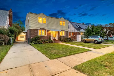 76-48 271st St, New Hyde Park, NY 11040