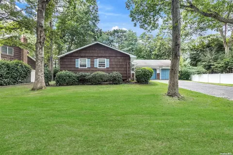 12 Gaigal Dr, Nesconset, NY 11767