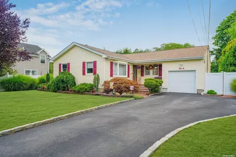 40 Greenwood Ave # a, East Islip, NY 11730