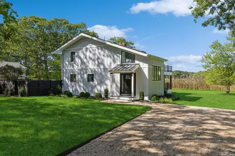 21 Old Main Rd, Quogue, NY 11959