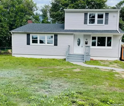 93 Saxon Ave, Bay Shore, NY 11706