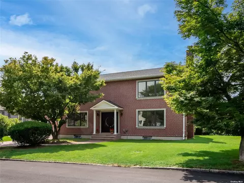 35 East Dr, Manhasset, NY 11030