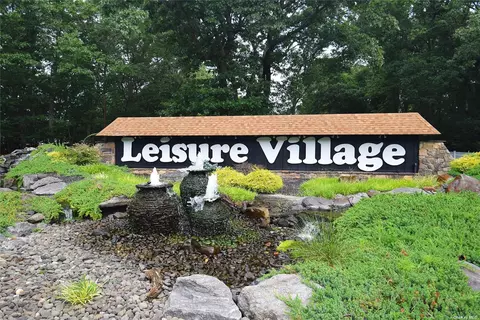 261 Newcastle Ct #E, Ridge, NY 11961