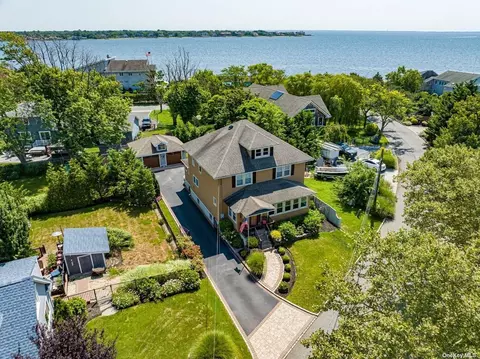 155 S Penataquit Ave, Bay Shore, NY 11706