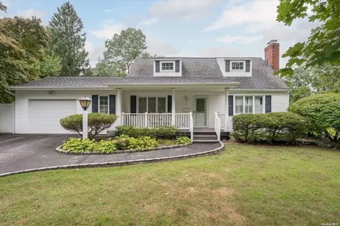 2 Laurel Ln, Commack, NY 11725