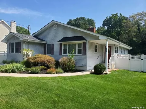 321 Lake Ave, Nesconset, NY 11767