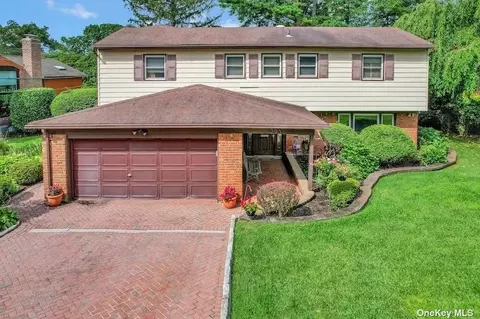 293 Peachtree Dr, East Norwich, NY 11732