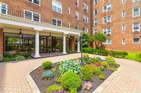 105-25 64 Ave #1B, Forest Hills, NY 11375