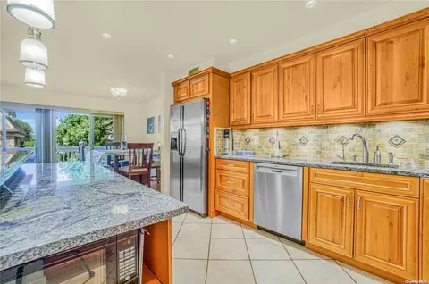 208-03 Estates Dr #132U, Bayside, NY 11360