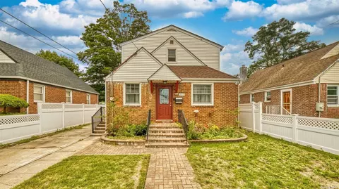 152 Mason St, Hempstead, NY 11550