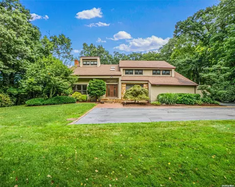 5 Sherwood Gate Gate, Oyster Bay, NY 11771