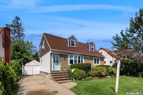 700 Thrush Ave, West Hempstead, NY 11552