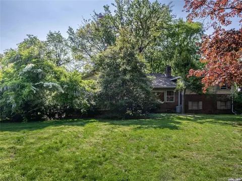 111 Birch Ln, Manhasset, NY 11030