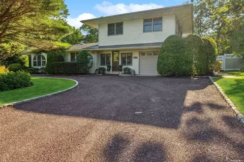 72 Homewood Dr, East Quogue, NY 11942