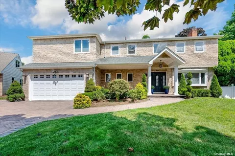 38 Margaret Ct, Great Neck, NY 11024