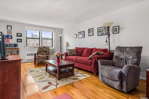 84-09 155th Ave #5E, Howard Beach, NY 11414