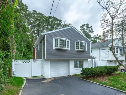 20 Prospect St, Great Neck, NY 11021