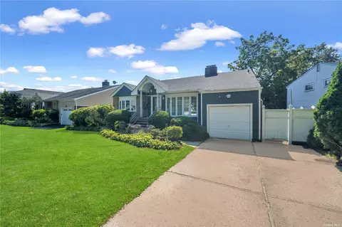 1470 Sherwood Dr, East Meadow, NY 11554