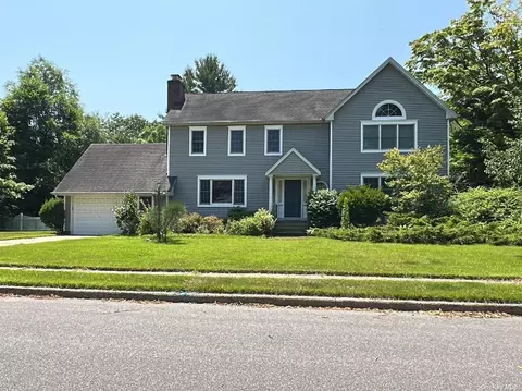 33 Bedell Pl, Amityville, NY 11701