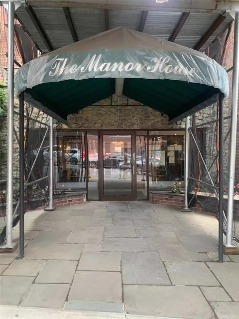 241-20 Northern Blvd #5D, Douglaston, NY 11362