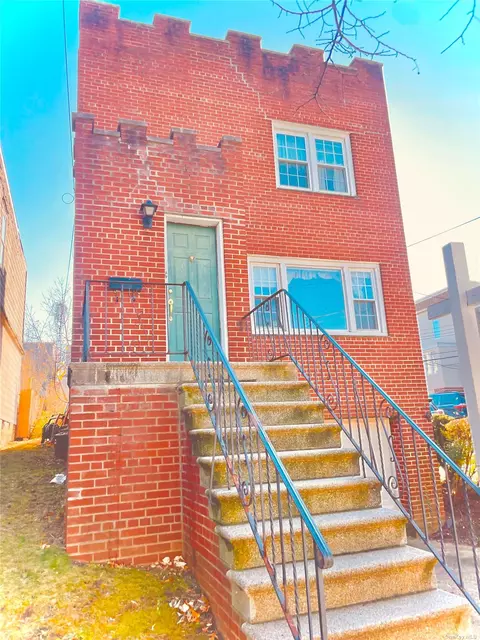68-02 52nd Dr, Maspeth, NY 11378