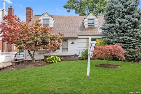 506 Argyle Rd, Mineola, NY 11501