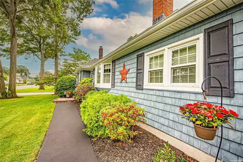 405 Myrtle Ave, West Islip, NY 11795