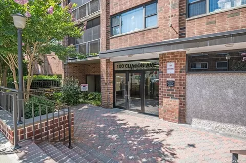 100 Clinton Ave #2X, Mineola, NY 11501