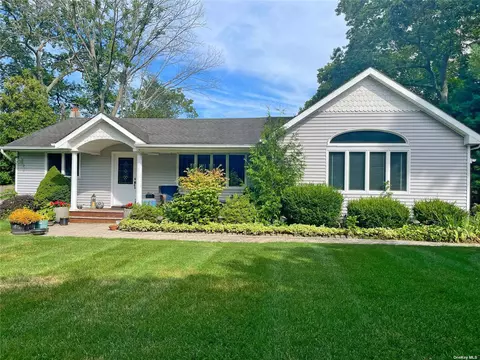465 Gibbs Pond Rd, Nesconset, NY 11767