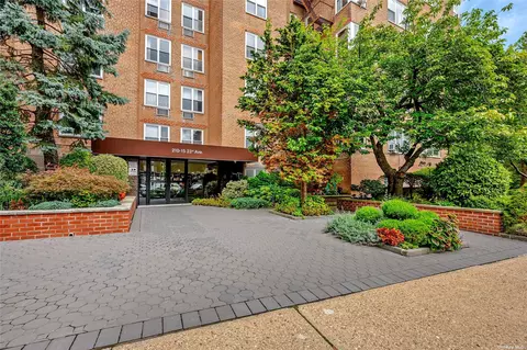 210-15 23rd Ave #4D, Bayside, NY 11360
