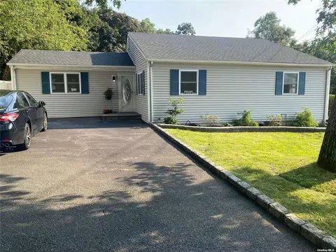 588 College Rd, Farmingville, NY 11738