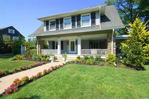 18 Nassau Blvd, Garden City, NY 11530