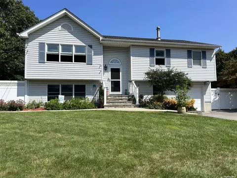 3 Elmhurst St, Holtsville, NY 11742