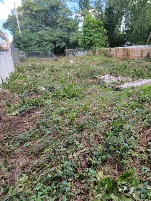 32 S 27th St, Wyandanch, NY 11798
