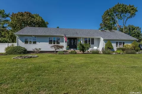 100 Union Ave, Center Moriches, NY 11934