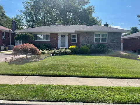 215 Willets Ln, Jericho, NY 11753