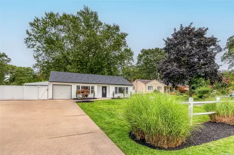 1041 Terry Rd, Ronkonkoma, NY 11779