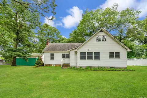 174 Parkwood St, Ronkonkoma, NY 11779