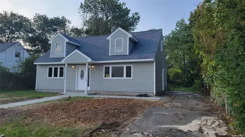 89 New Ave, Wyandanch, NY 11798