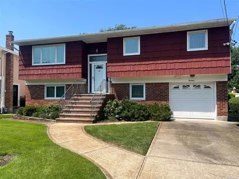 13 Dawson Dr, Valley Stream, NY 11581