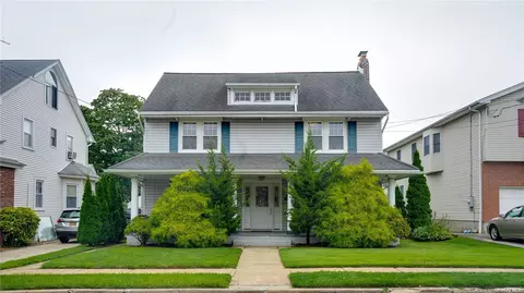 52 Roosevelt Ave, Lynbrook, NY 11563