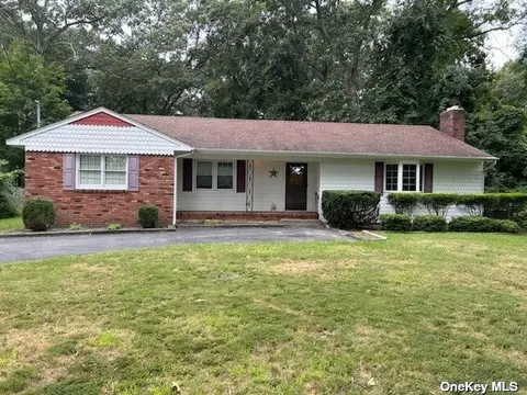28 N Swezeytown Rd, Middle Island, NY 11953