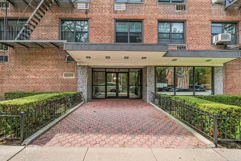 61-88 Dry Harbor Rd #1D, Middle Village, NY 11379