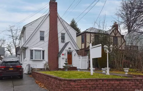 33-56 Utopia Pkwy, Flushing, NY 11358