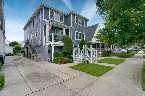 454 Beach 128th St, Rockaway Park, NY 11694