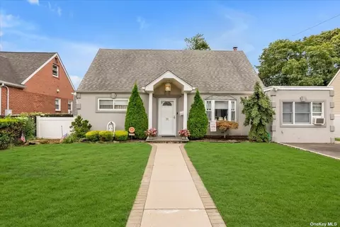 31 5th Ave, New Hyde Park, NY 11040