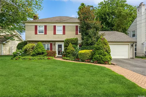 76 Johnson Pl, Woodmere, NY 11598