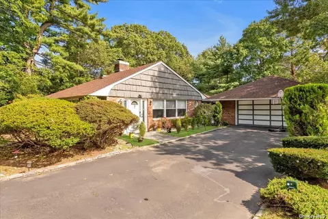 405 I U Willets Rd, Roslyn Heights, NY 11577