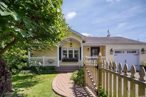 81 Woodhull Rd, Huntington, NY 11743